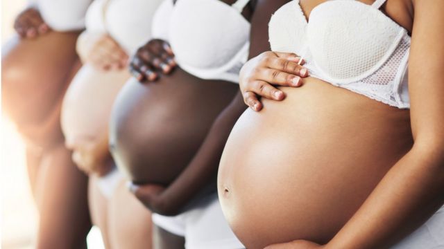 Coronavírus: em meio a medo de contágio e hospitais lotados, grávidas optam  por parto domiciliar - BBC News Brasil