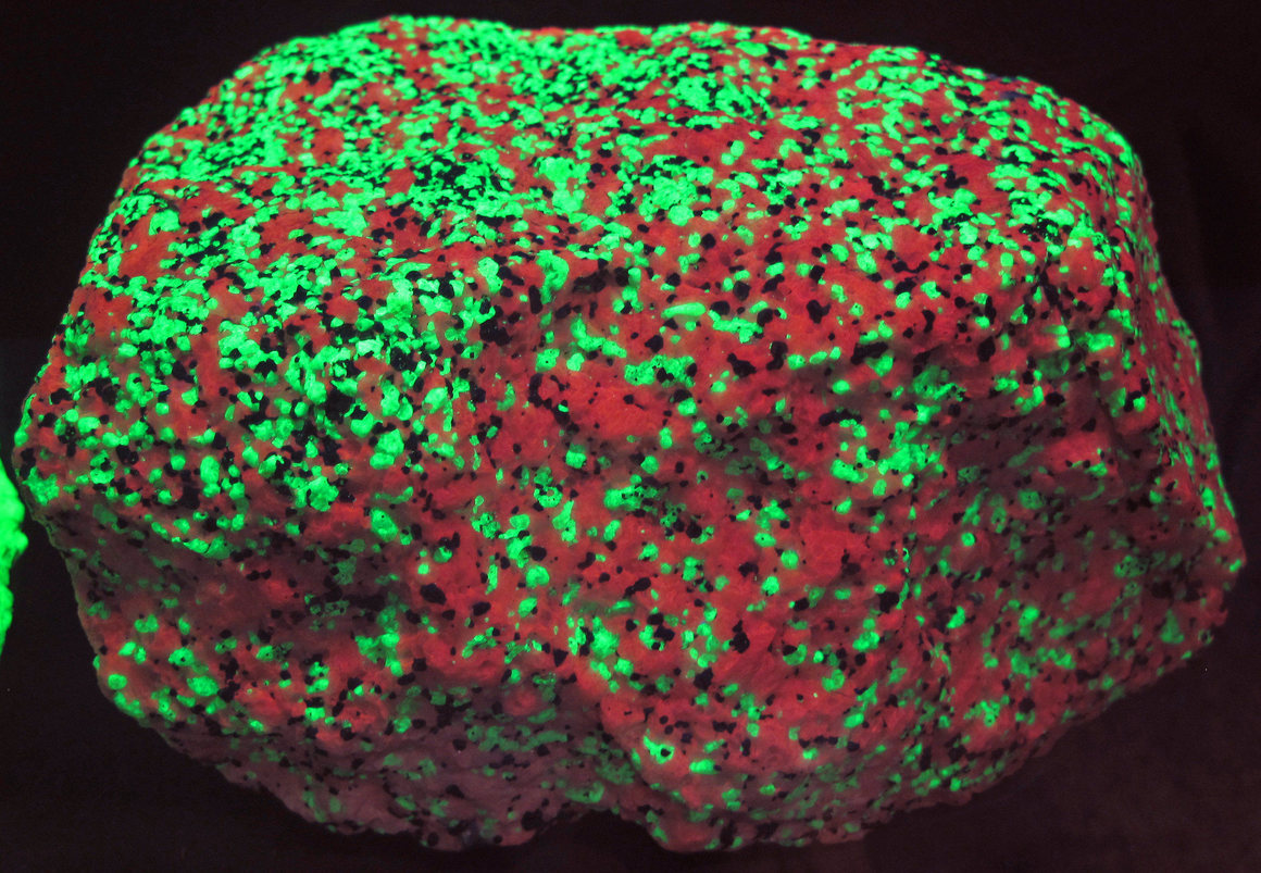 The calcite in this rock fluoresces red, while the willemite appears slime-green. 
