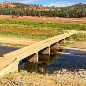 Como pontes são contruídas sobre a água? 