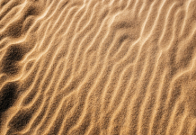 O que torna a areia macia?